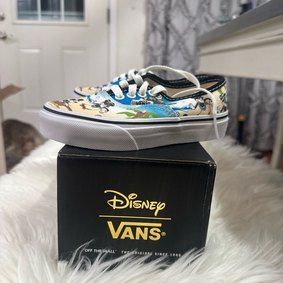 New in Box 2015 Vans + Disney collab Aloha kids 11 - Picture 3 of 6